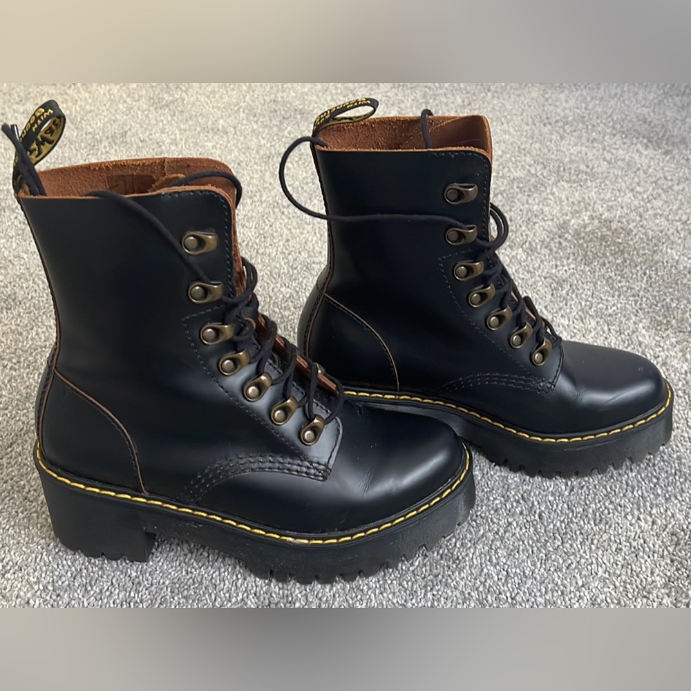 Dr. Martens Leona